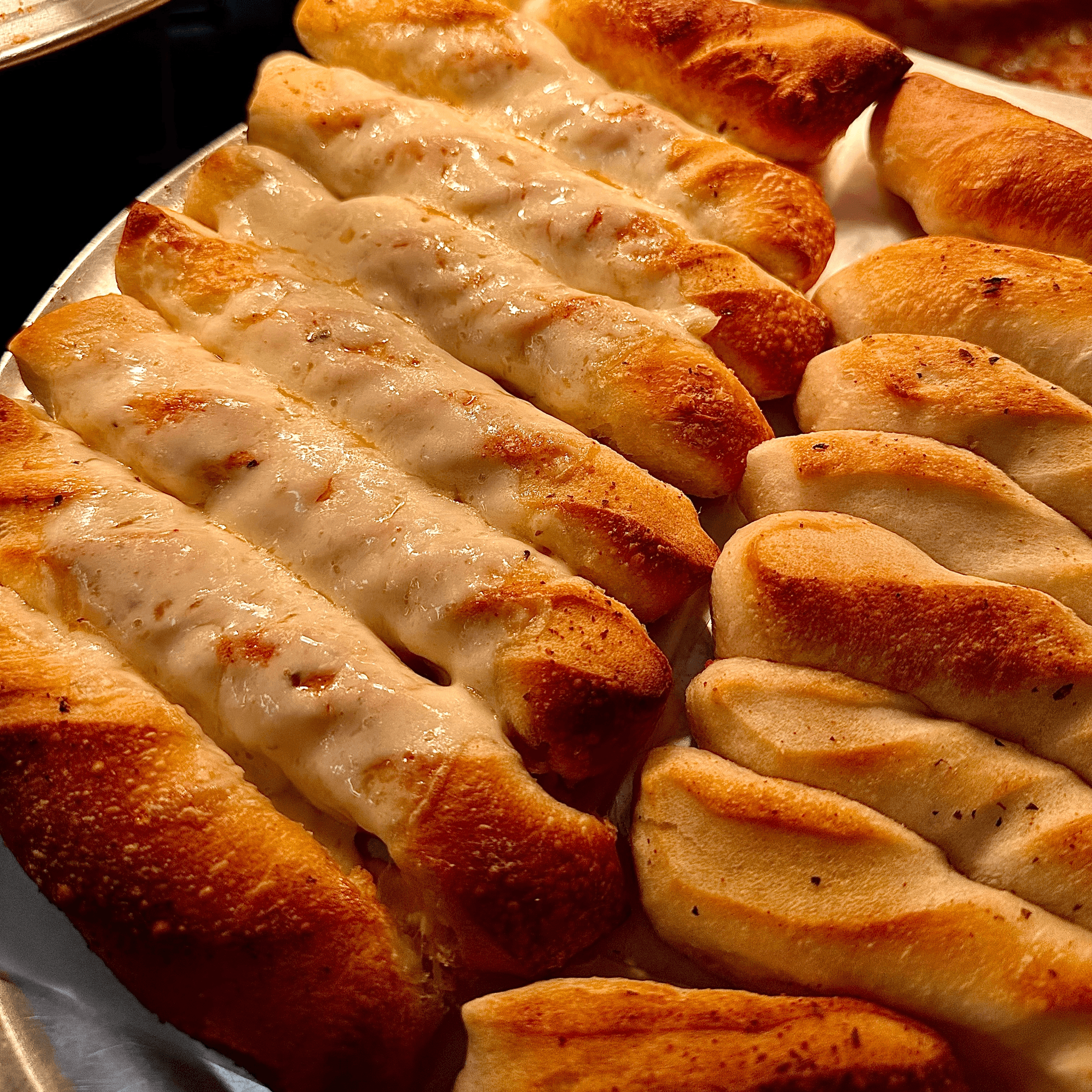 Lg Bread Stix w/ Sauce.